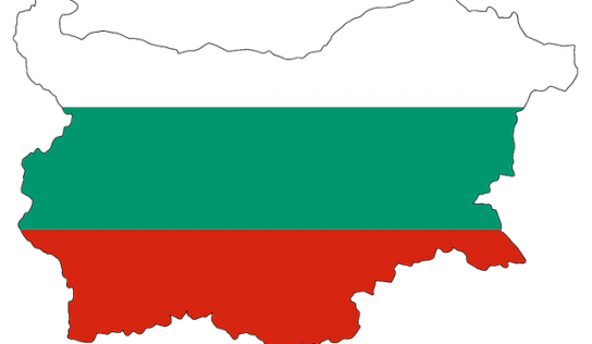 И СЕ ПЕЕ, И СЕ ПЛАЧЕ НА БЪЛГАРСКИ